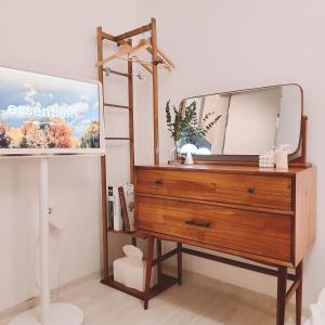 2BR House with 3 Queen Beds for 6, 5-Minute Walk to Mapo Station