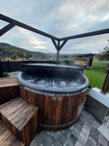 Domek "Spiskie Zacisze " z kominkiem, balią z jacuzzi przy ścieżce rowerowej