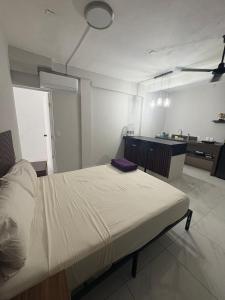 Modern studio very close to the Malecón and the beach