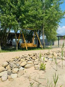 Екоклуб Глібівка локація з наметами і терасою для свят на Київському морі