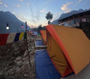 Kasol Shalom Camps & Cafe