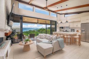 Modern lake retreat btwn MonteVerde & La Fortuna