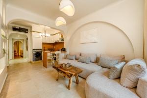 White Oasis Swimming pool and Design