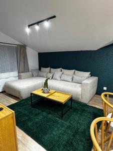 Уютни планински апартаменти с басейн в комплекс Алпин Лодж