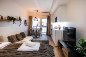Nordic City Studio - Brand New - Top Floor - Downtown - Fast Wifi