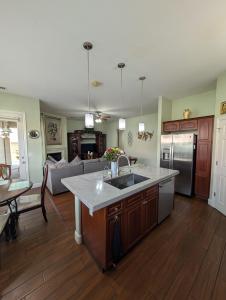 Spacious 5-bedroom 3-bath house in NW Fresno