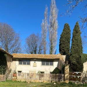 Mazet au pied des Alpilles, avec Piscine & Pétanque