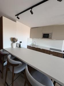 Vue mer sur la baie de Cannes piscine randonnée au pied de l Esterel