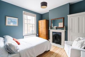 Stunning 5BR Renovated Period London Family Home