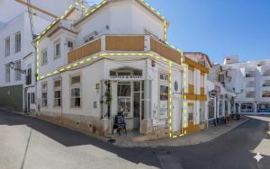 Apartment Lagos above Coffee and Waves