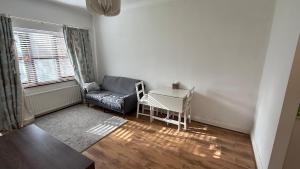 Bright & Spacious Flat, Easy London Access