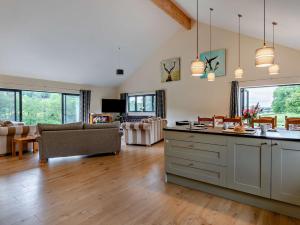 5 Bed in Dulverton 87003