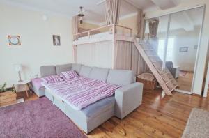 Cozy Sunny Apartment in the center of Warsaw Prague