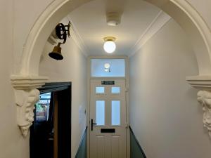 Queens Retreat, Spacious Luxury, 3 Bedroom Retreat, Sleeps 6, Parking Spaces x2