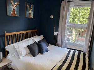 Queens Retreat, Spacious Luxury, 3 Bedroom Retreat, Sleeps 6, Parking Spaces x2