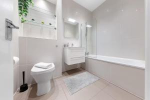 Bright N1 Family Home