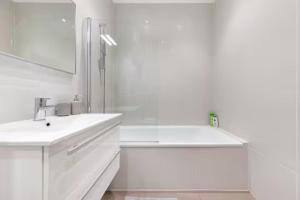 Bright N1 Family Home