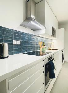 Direct Metro to Central Paris, Bright and new 3-room-flat with a view, Free parking, Stade de France