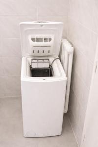 Riviera Blue Studio with Sea View, Balcony, Pool