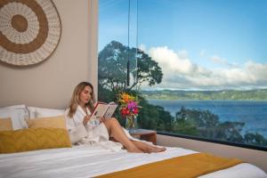 Modern lake retreat btwn MonteVerde & La Fortuna