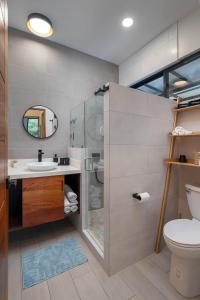 Modern lake retreat btwn MonteVerde & La Fortuna