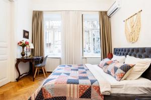 Tourist Heaven - Rustaveli McDonalds Apartment