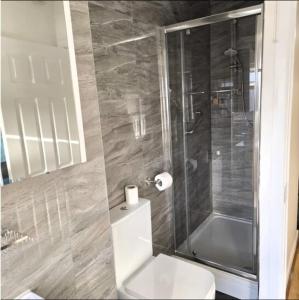 West Midlands Home 3BR with FREE Parking and WIFI