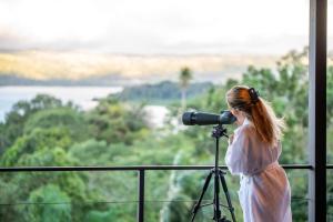 Modern lake retreat btwn MonteVerde & La Fortuna