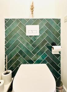 Direct Metro to Central Paris, Bright and new 3-room-flat with a view, Free parking, Stade de France