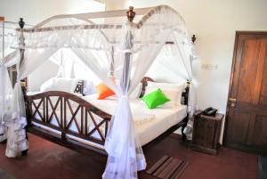 Miura Dutch Edge Hotel