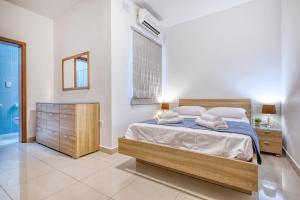 Stylish Balluta Bay Scape, 3BD Apartment