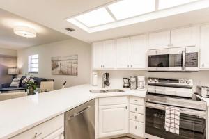 Park Shore Resort 2nd Floor - Serene Waterfall