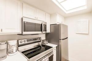 Park Shore Resort 2nd Floor - Serene Waterfall