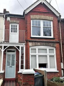 2 bed apartment close to beach