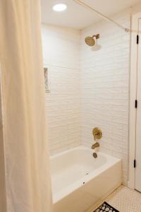 Seabiscuit Loft - Studio in Downtown Lexington