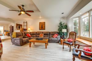 Hot Tub & Huge Patio: Home 5 Mi to Old Town Auburn