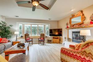 Hot Tub & Huge Patio: Home 5 Mi to Old Town Auburn