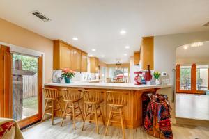 Hot Tub & Huge Patio: Home 5 Mi to Old Town Auburn