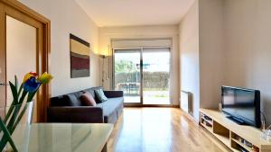 EVH127 Bajo con terraza y piscina comunitaria