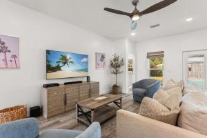 Beach House with Private Pool - Sunny Sands by Panhandle Getaways
