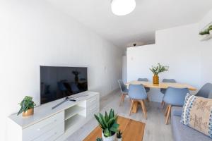 797 HOLIDAY RENTALS- Piso a 2 min de la playa con amplia terraza