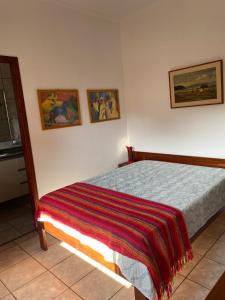 Casa na Martim de Sá, com piscina 100m praia