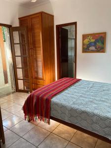 Casa na Martim de Sá, com piscina 100m praia