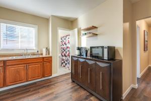 1 Mi to Dtwn, Chase Field! Getaway Near Light Rail