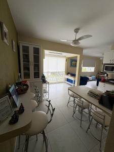 Apto Jurerê 2 quartos 400m da Praia