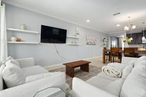 4 Mi to Dtwn Home with Pool Access in Sanford