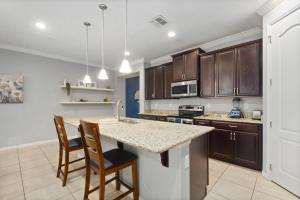 4 Mi to Dtwn Home with Pool Access in Sanford