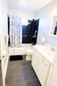 The Charming Cozy 4-Bedroom Getaway in Glen Burnie