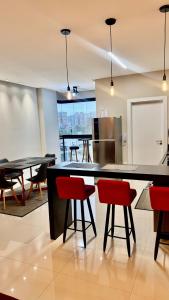 2 suítes, 2 garagens proximo ao HardRock Cafe Itapema