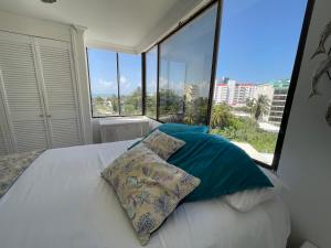 Apartamento con Vista al Mar y piscina
